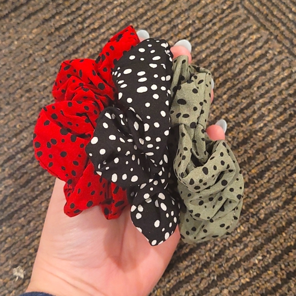 3 Spot Scrunchie